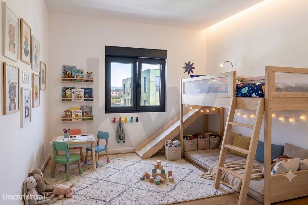 Charmosa Moradia T5 com Jardim Totalmente Remodelada -  Sassoeiros, Ca