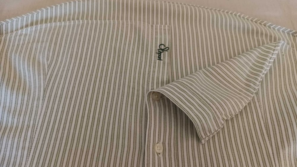 Camisa branca e verde da Sacoor