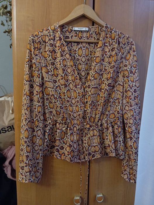 Zwiewna koszula z szerokimi rękawami, w cętki, skóra węża, Mango