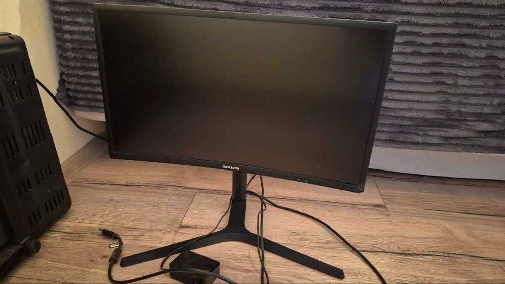 Monitor QLED Samsung 24 cale 1ms 144 Hz Zakrzywiony