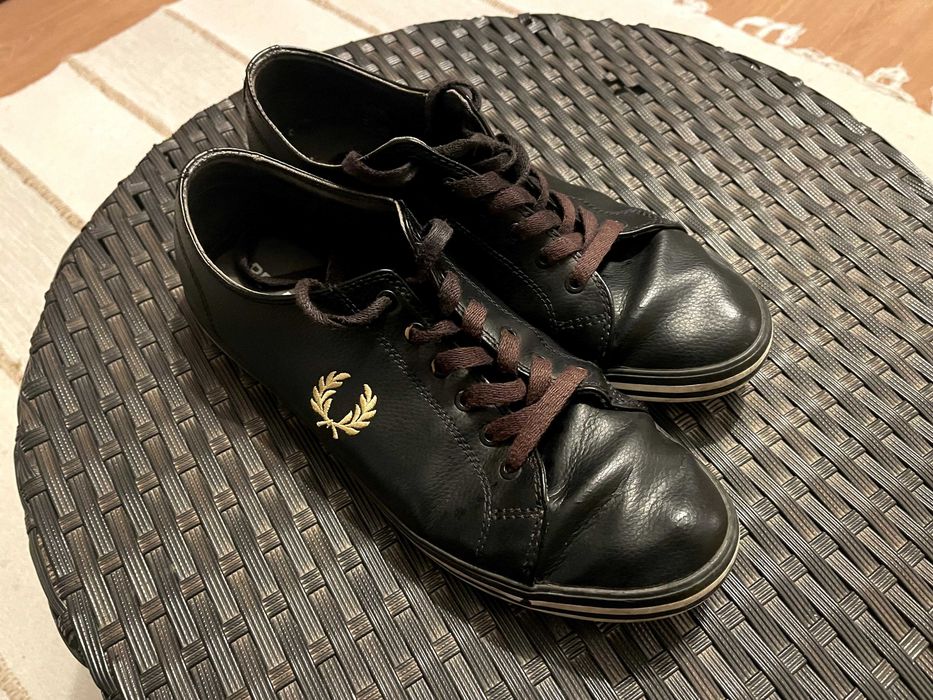 Fred Perry Kingston (Preto)(42)