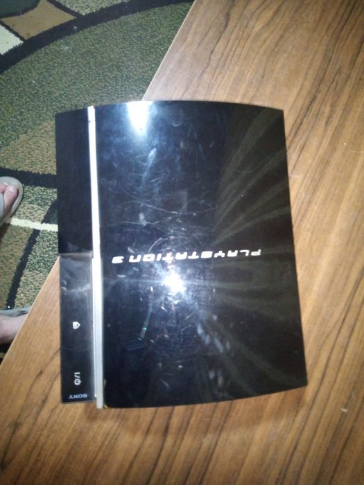 PS3 работает хорошо и отличное состояние