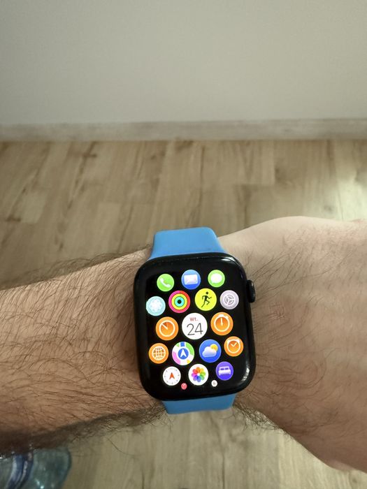 Apple watch series 7.