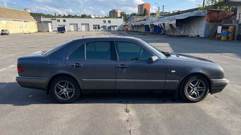 Mercedes-Benz E-Class w210