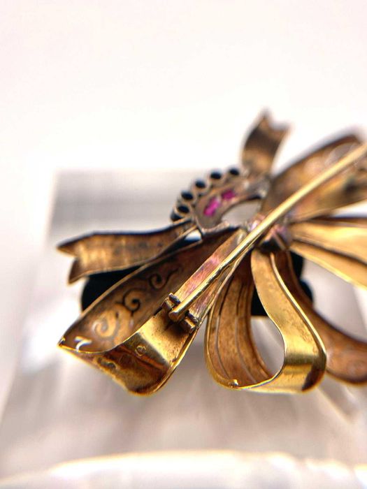 Raro Alfinete de Peito “Laço” em Ouro 19.2k (800) – 7,2g