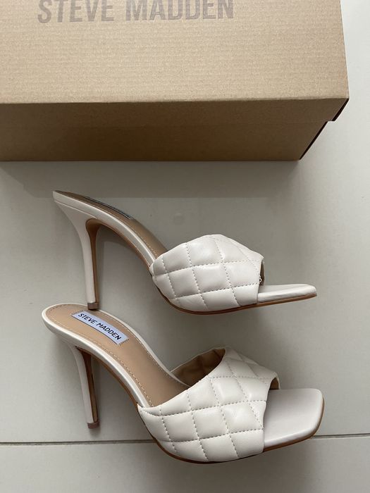 Klapki STEVE MADDEN Signify rozmiar 40 beżowe nowe z metką