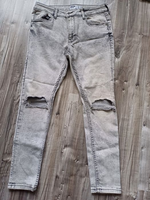 Spodnie męskie z dziurami Bershka