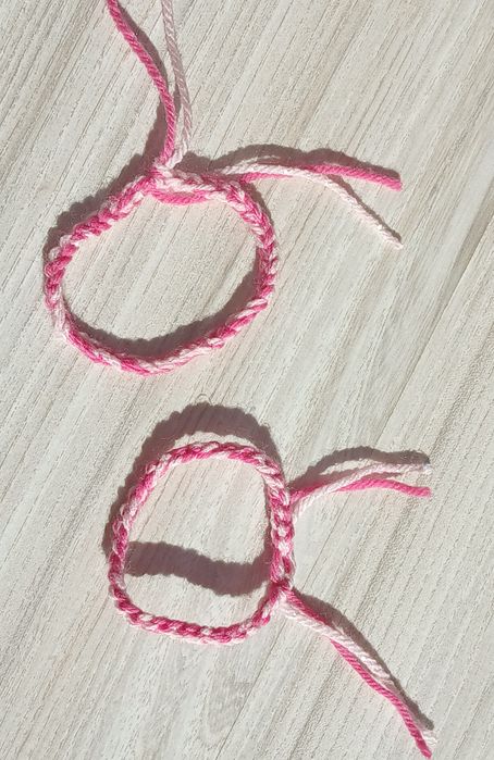 Bransoletki BFF zrobione na szydełku