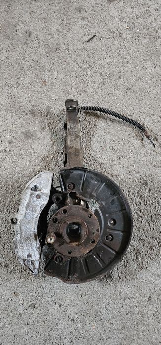 Zacisk hamulcowy lewy prawy przód zwrotnica części audi q7 3.0tdi 4l