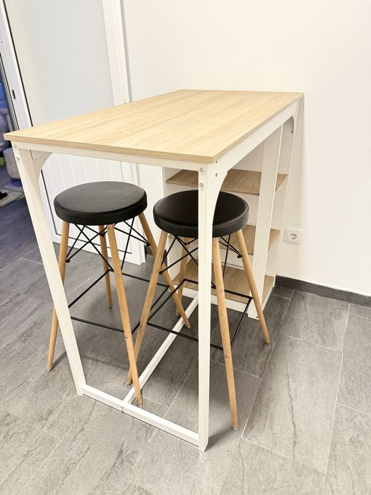 Mesa + 2 Bancos