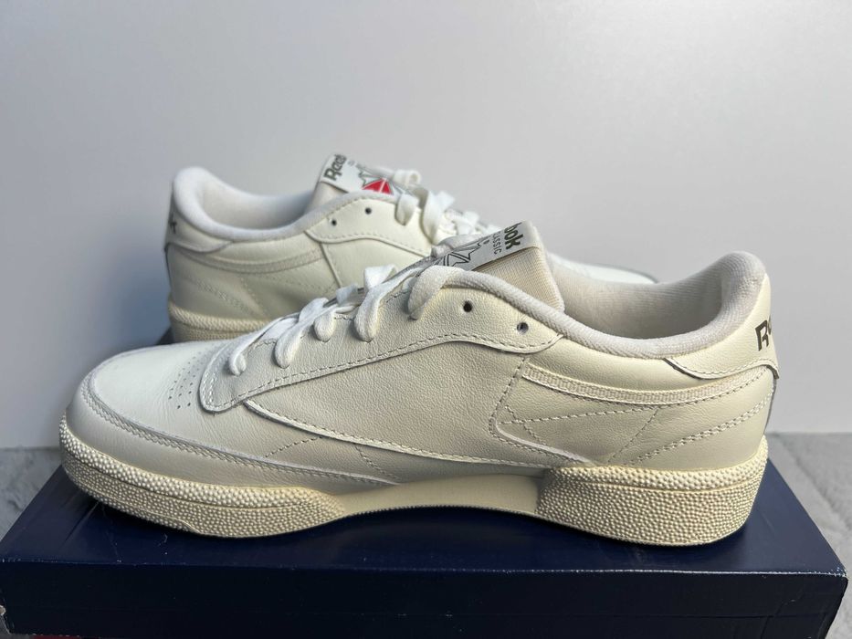 Buty damskie białe skórzane trampki Reebok Club C 85, rozmiar 38,5