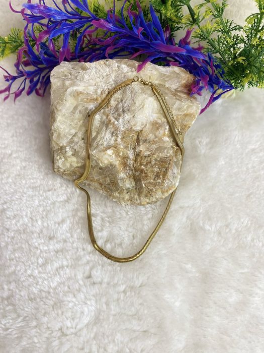 Colar feminino prateado e dourado