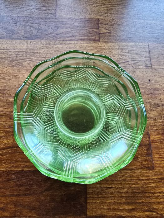 Stare szkło talerzyki  zielone