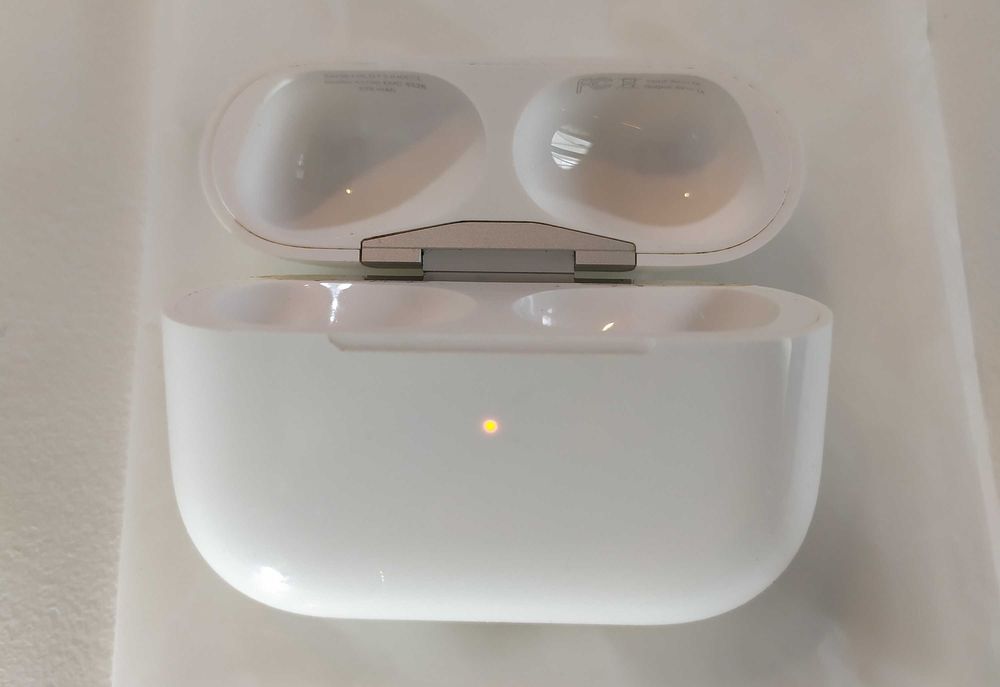Apple Airpods Pro 1 виробник США як новий зарядний +кейс - ідеал