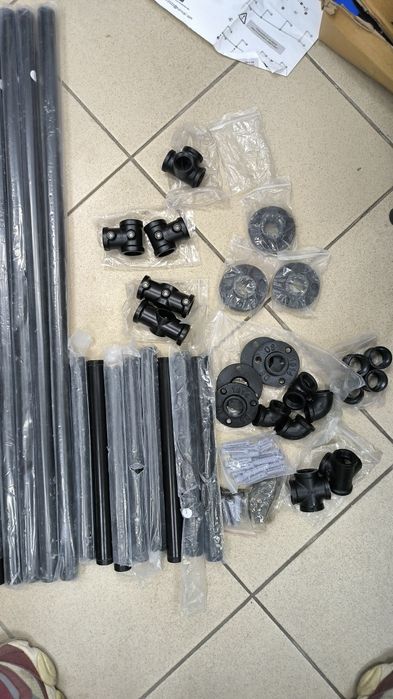 Вішалка для одягу з труб Чорна — стиль LOFT  велика гардеробна