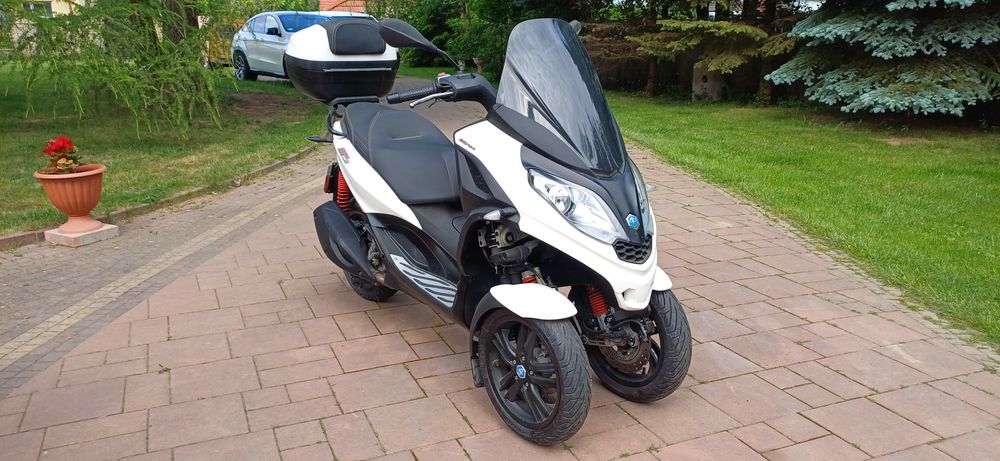 Piaggio MP3 2022R 9 tys przebieg  Hpe 300 Sport kat B   Grzane Manetki