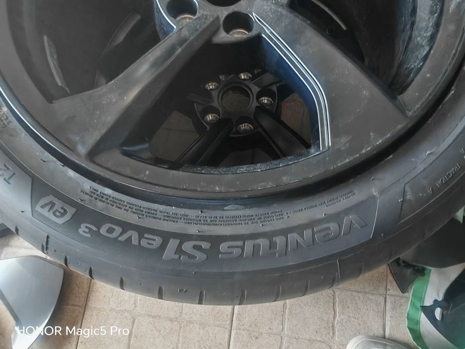 4 Pneus com jantes e tampoes R 19 Tesla Y Juniper