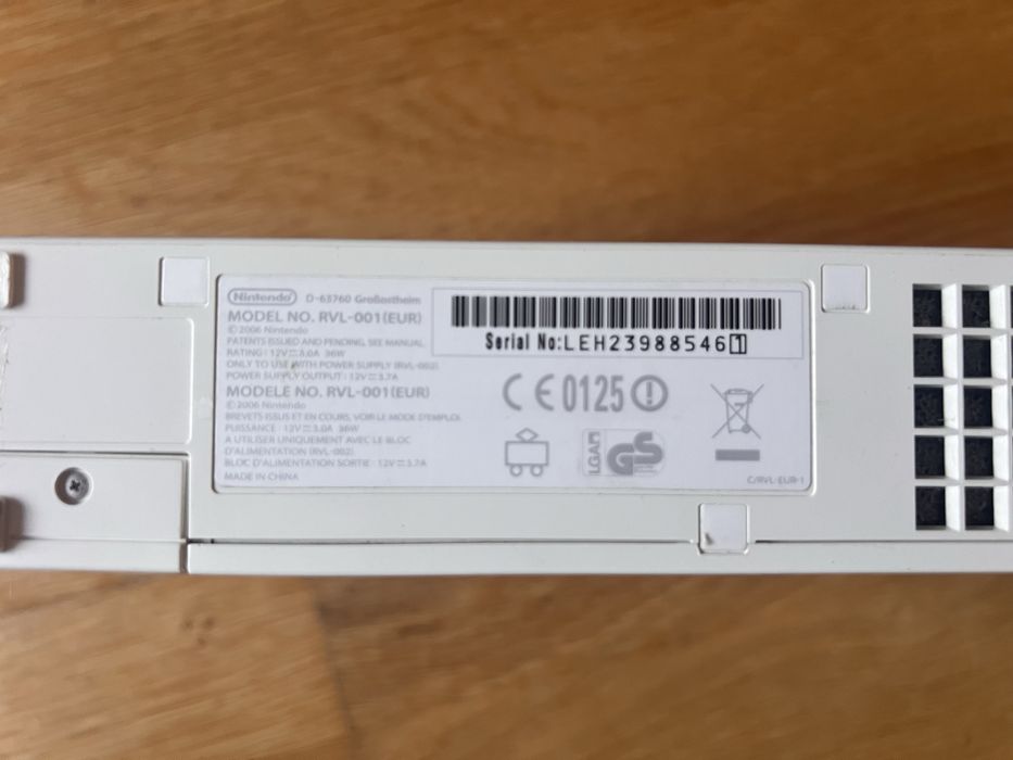 Nintendo Wii Completa + Balance Board + 3 Comandos + 11 Jogos + Acessórios