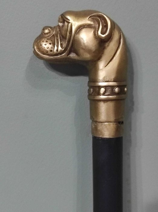 Laska drewniana z mosiężną głownią.