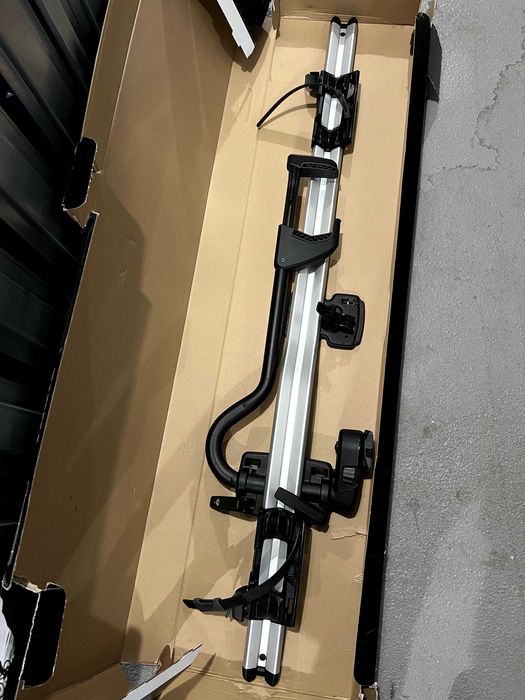 W stanie jak nowe Thule Wingbar Evo 127 (bagażnik dachowy) + Thule Proride 598 (trzy uchwyty na rowery)