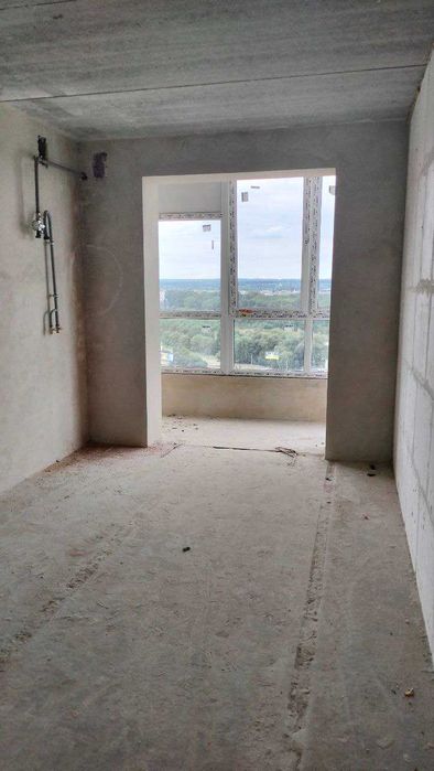 Здана двохрівнева квартира з відкритою терасою біля річки у ІФ