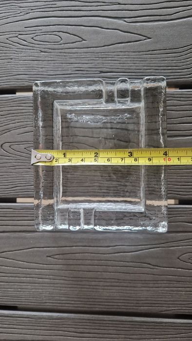 Cinzeiro de vidro transparente