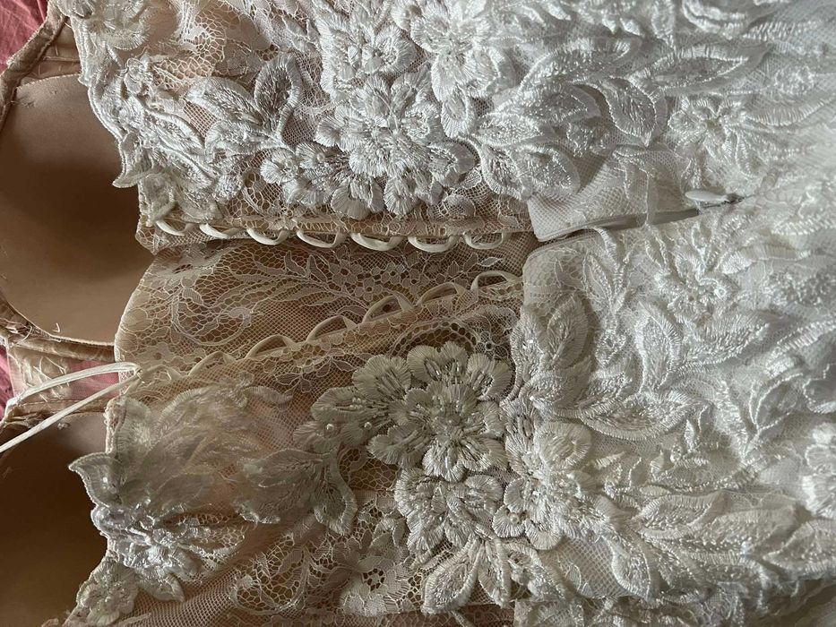 Suknia ślubna koronka