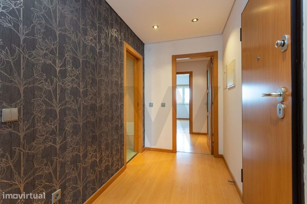 Apartamento T3 com garagem e arrecadação — Corroios, Setúbal