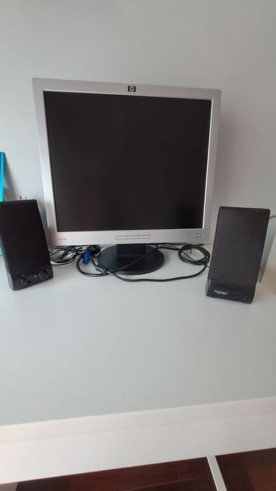 Monitor HPL1906 + colunas CAMAC. A funcionar na perfeição.
