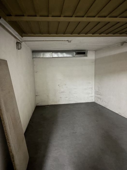 Garagem Fechada (debaixo da Clini Fatima/Pingo Doce )