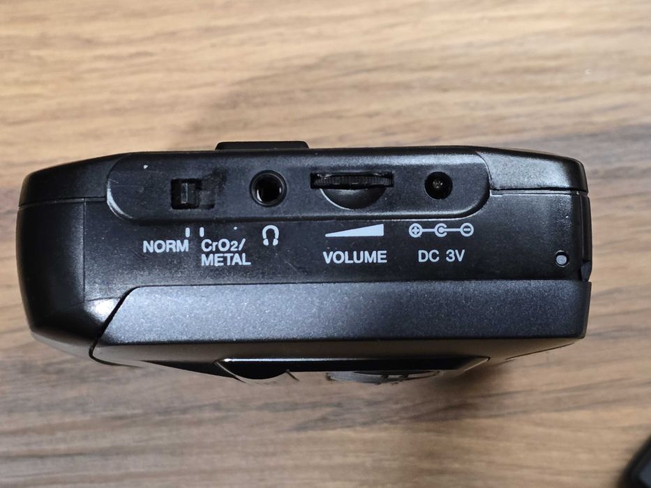 Walkman AIWA HS-AP60 + oryginalne słuchawki + torba (uszkodzony)