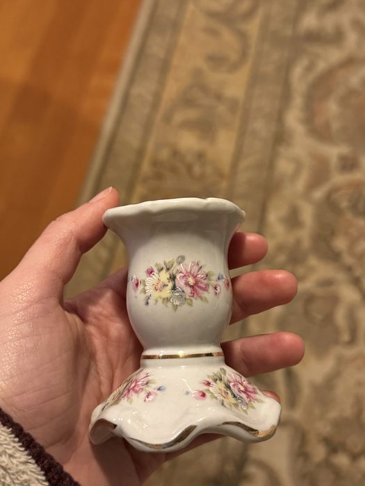 Castiçal pequeno em porcelana com flores