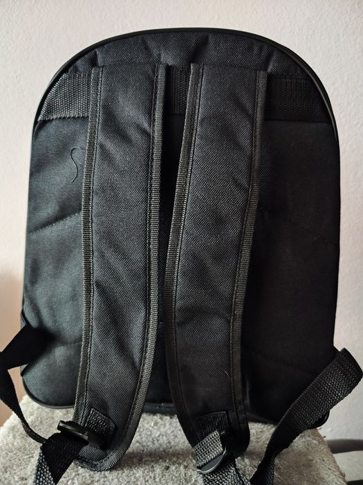 Mochila Escolar/ Infantário, preta e vermelha  com muitos bolsos exteriores e emblema USA