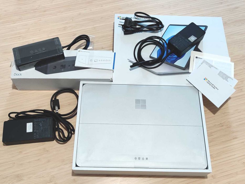 Microsoft Surface Studio + Microsoft Surface Dock (Thunderbolt 4)