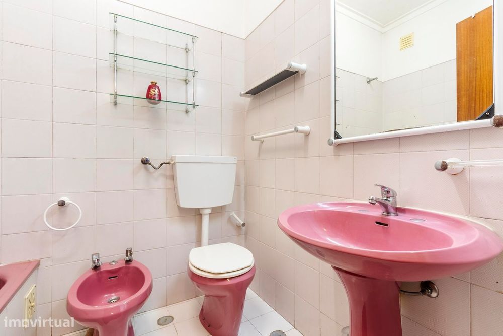 Apartamento T1 c/ Varanda e Marquise, a 550m da Praia, na Costa da Cap