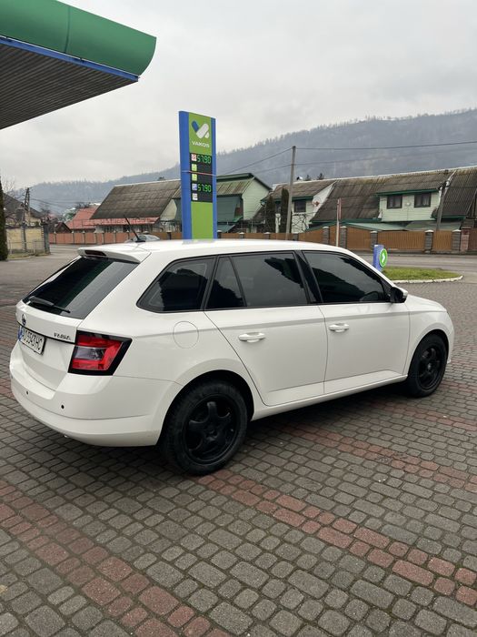 Шкода фабія 2015 рік