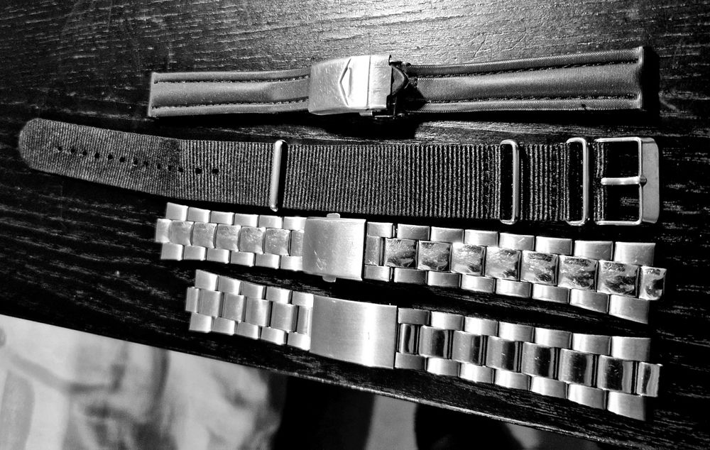 Braceletes de relogio 18mm 20mm 22mm
Novas e s/novas
18mm em nylon e c