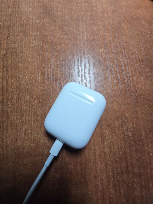 Airpods с кейсом и одним наушником оригинал