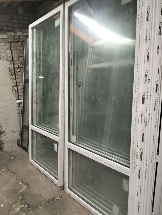 Окна панорамные глухие разных размеров.
