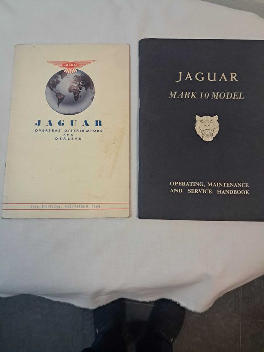 Manuais do carro ou proprietário clássicos