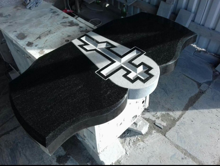 Гранітний Пам'ятник