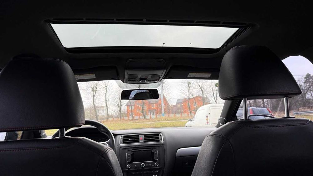 Volkswagen Jetta GLI 2.0 (220 к.с.) 2013