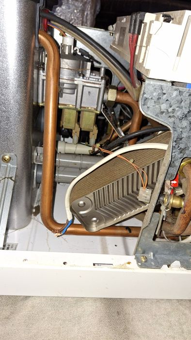 Продам газовий котел Bosch 24 конденсаційний в робочому стані