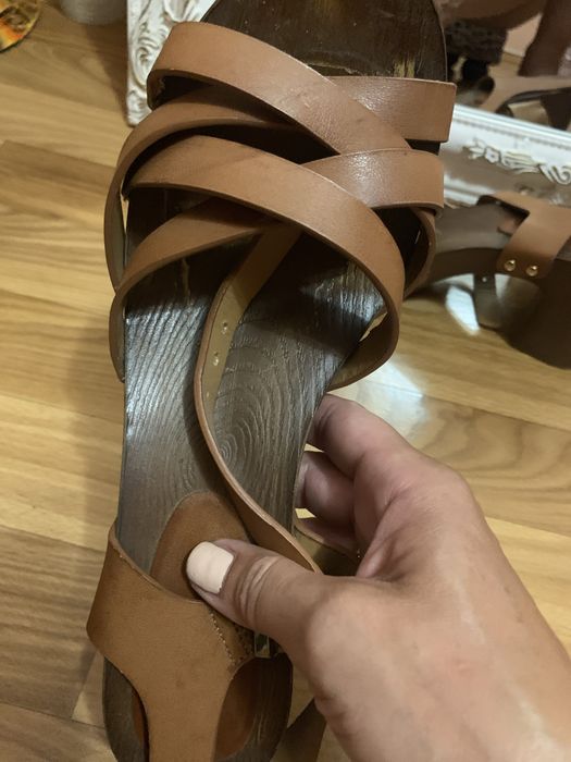 Продам босоножки сандалі