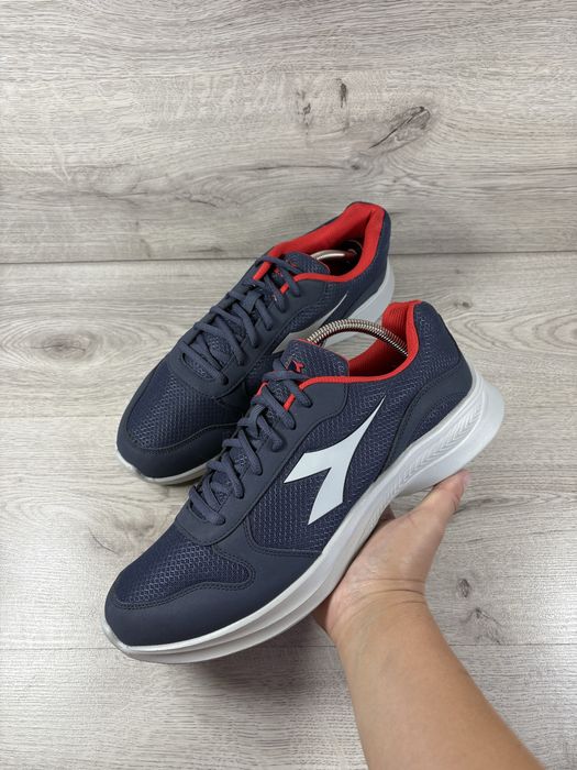 Diadora чоловічі кросівки 44.5 розмір