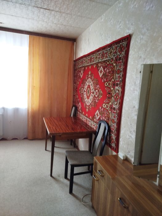 Здаю дві кімнати у 3- кімнатній квартирі на Виноградарі без господаря