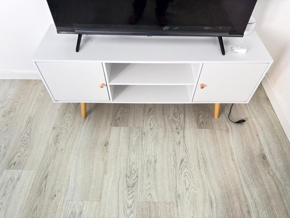 Rack móvel em madeira