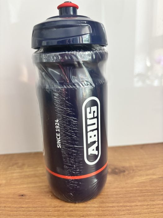 Bidon rowerowy Abus 600ml granatowy.