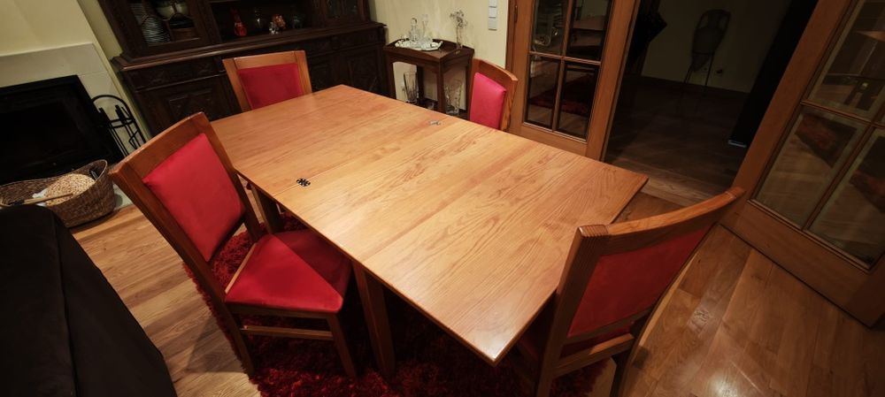 Mesa Quadrada em Madeira Maciça Extensível com 4 Cadeiras