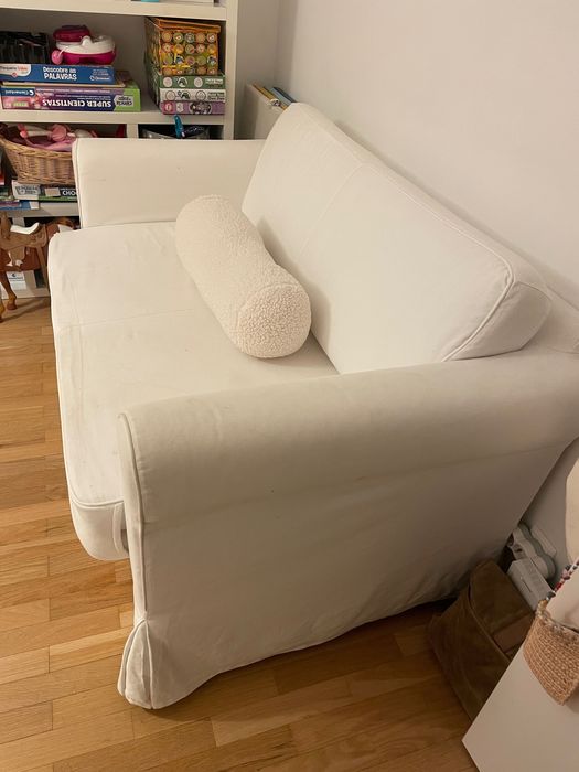 Sofá cama branco de 2 lugares